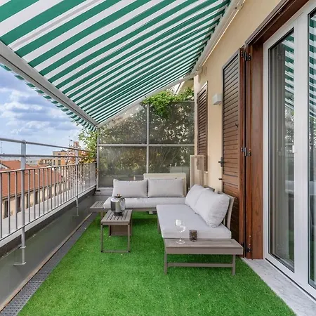 Exclusive Rooftop Vista Duomo Apartment *